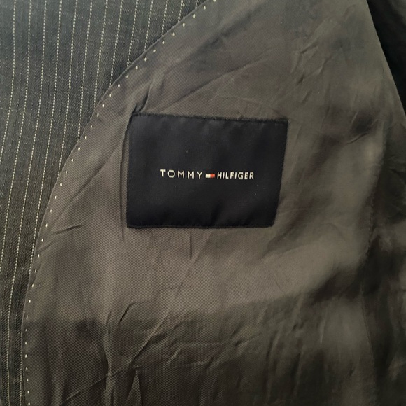 Tommy Hilfiger - Suit - 44R - Picture 7 of 9